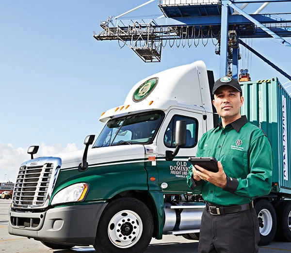 DRIVER_TABLET_TRACTOR_CONTAINER_CRANE_BLUSKY_LOBBY_GFX_600x522.jpg
